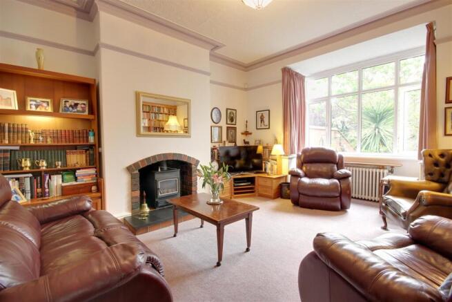 5 bed Semi-Detached for sale Image 7
