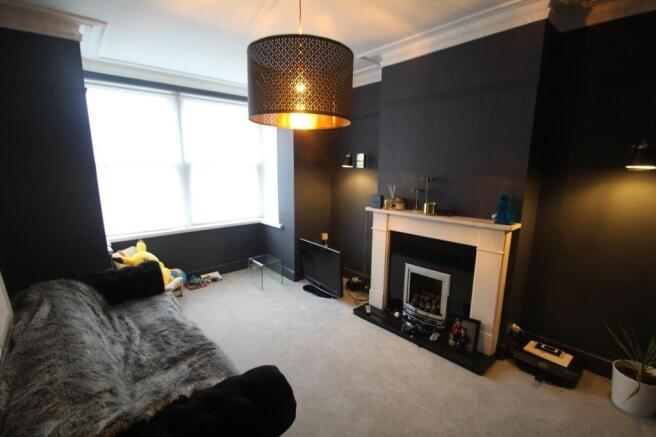 4 bed House to rent Image 4