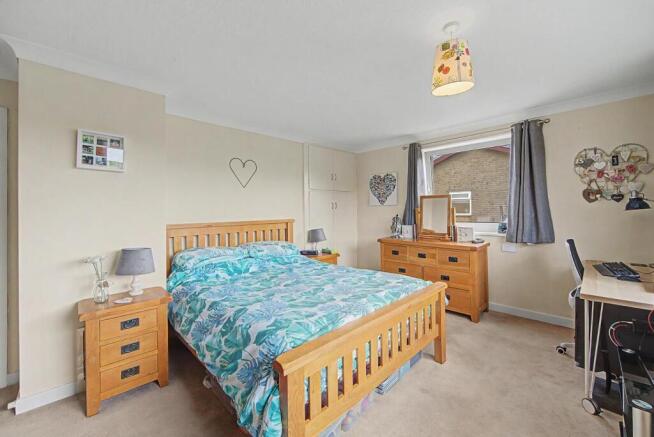 4 bed Detached for sale Image 9