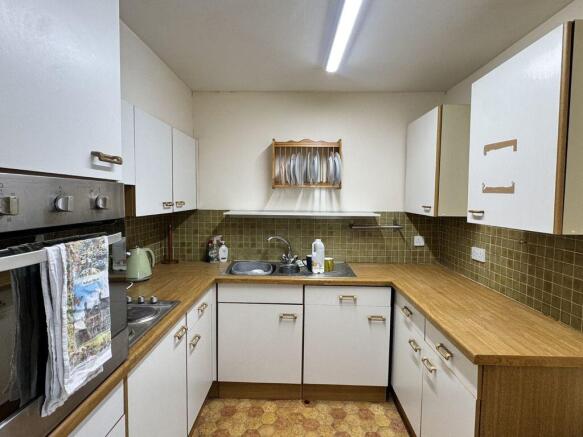 2 bed Flat for sale Image 6