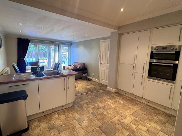 2 bed House to rent Image 4