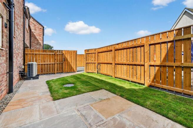 3 bed Terraced for sale Image 12
