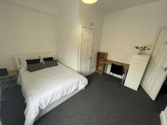 4 bed Terraced to rent Image 9