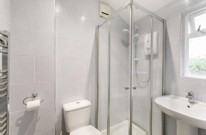 3 bed Terraced to rent Image 4