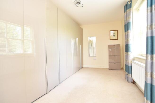 6 bed Detached for sale Image 12