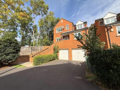 Bream Avenue, Cleckheaton, BD19