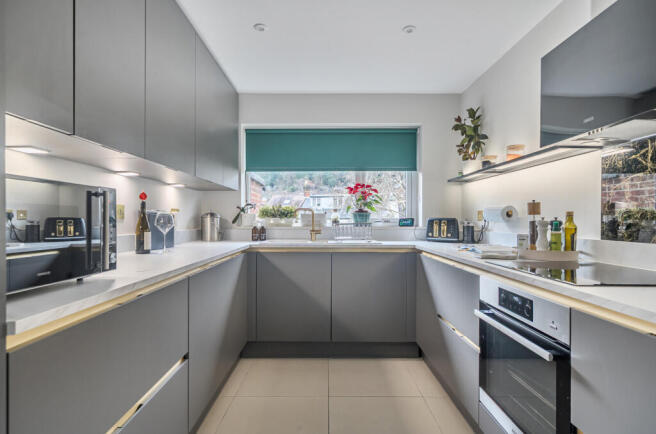 1389051-13-696a4f...