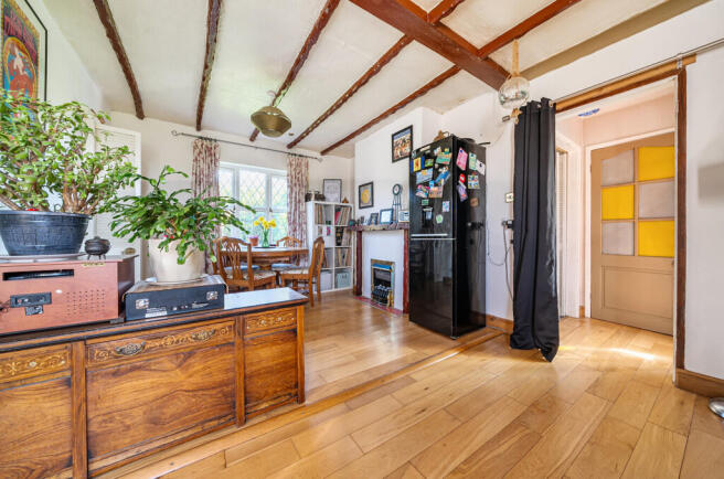 1418363-9-69a95f7...