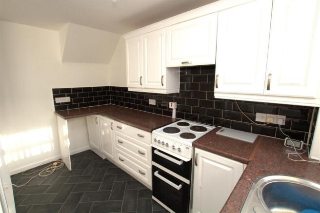 3 bed House to rent Image 4