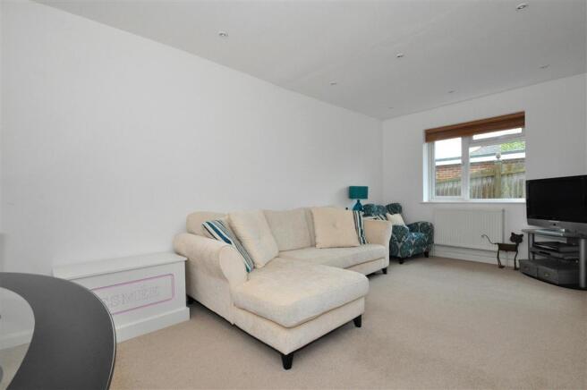Lounge/Dining Area