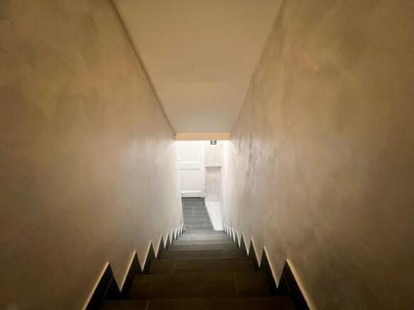 2 bed Terraced to rent Image 6