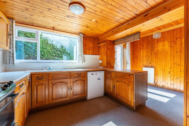 5 bed Semi-Detached for sale Image 8