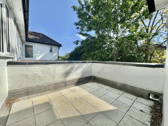 2 Bedroom Maisonette For Sale