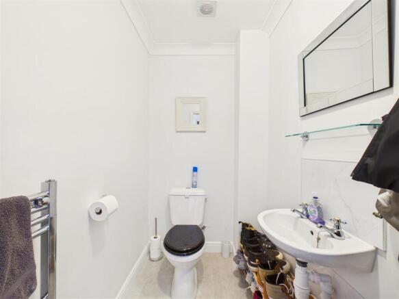 4 bed Detached for sale Image 11