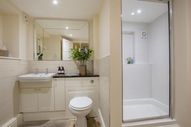 4 bed Detached to rent Image 9