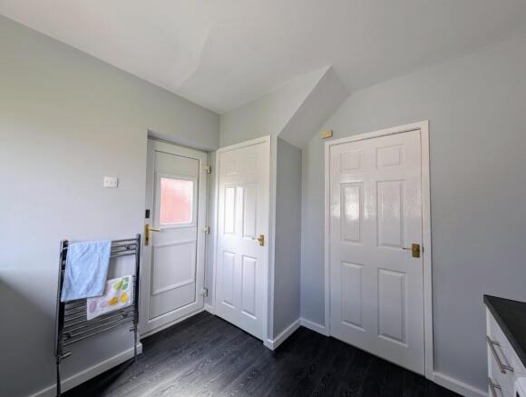 3 bed Semi-Detached to rent Image 5