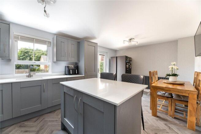 4 bed Detached for sale Image 5