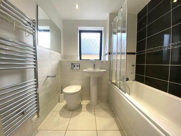 Family Bathroom.jpg