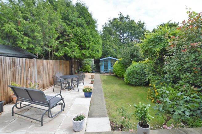 362 Wellington Road South gdn.JPG