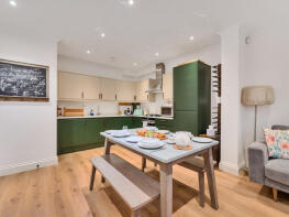Flat 2, Courtview House, Hampton Court Road, East Molesey KT8 9BY