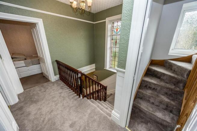 6 bed Detached for sale Image 9