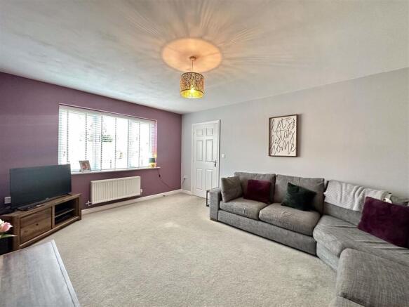 4 bed Detached for sale Image 11