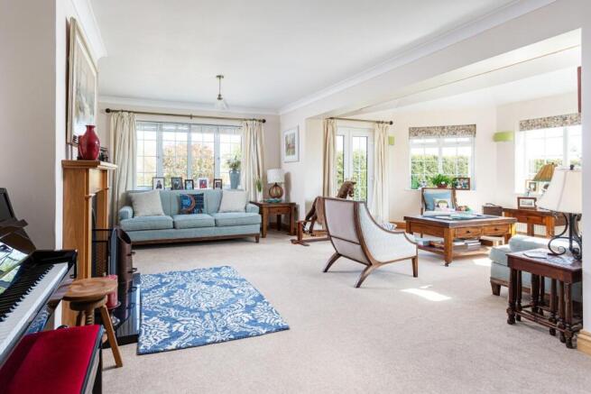 5 bed Detached for sale Image 7