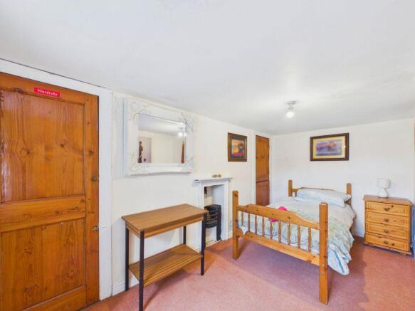 4 bed Town House for sale Image 8