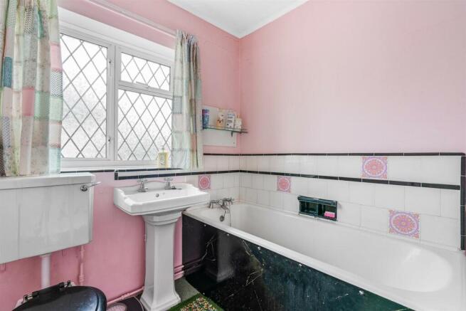 178Hitchinbathroom.jpg