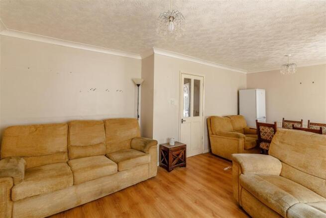 8391524-interior12.jpg