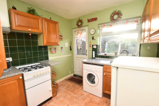 KITCHEN (REAR)