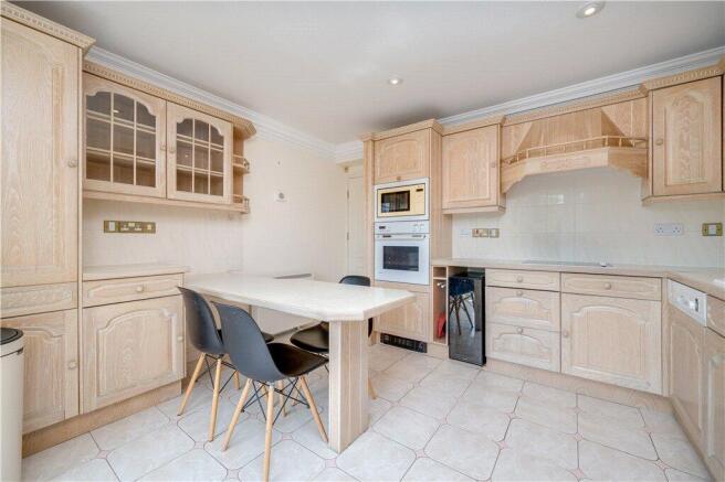2 bed Apartment for sale Image 4