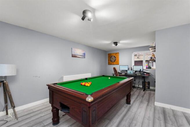 5 bed Semi-Detached for sale Image 4