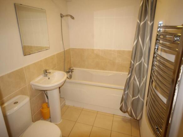2 bed Flat to rent Image 11