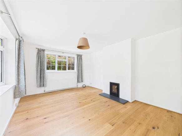 LIVING ROOM (2)