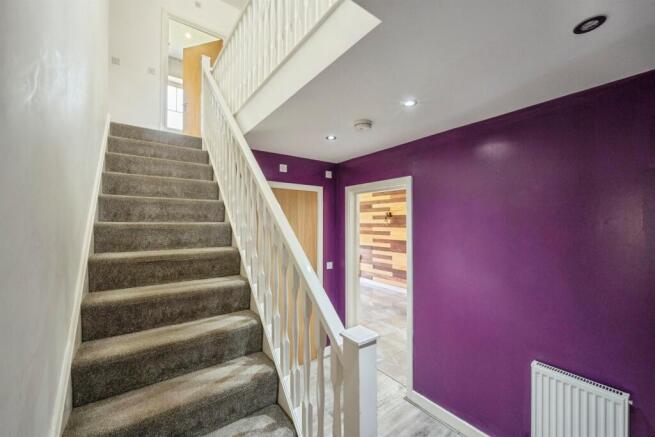 4 bed Detached for sale Image 8