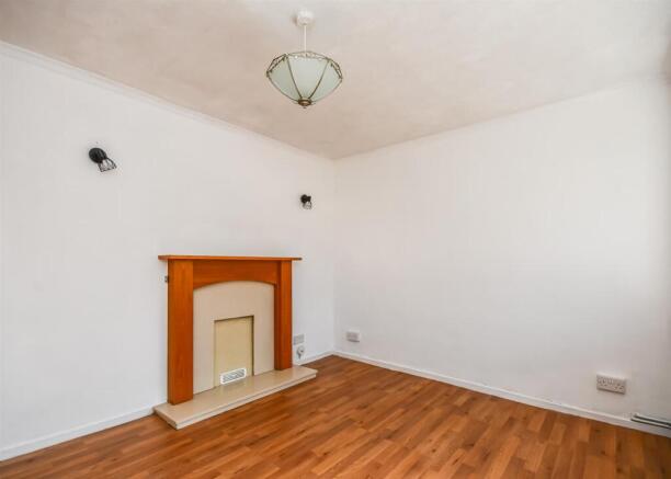 6 Manor Close-11.jpg