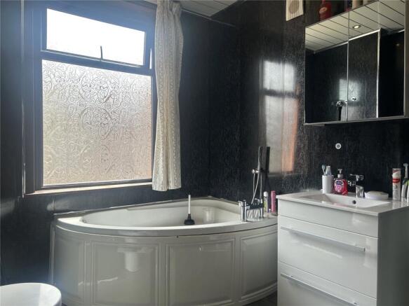 3 bed Terraced for sale Image 10