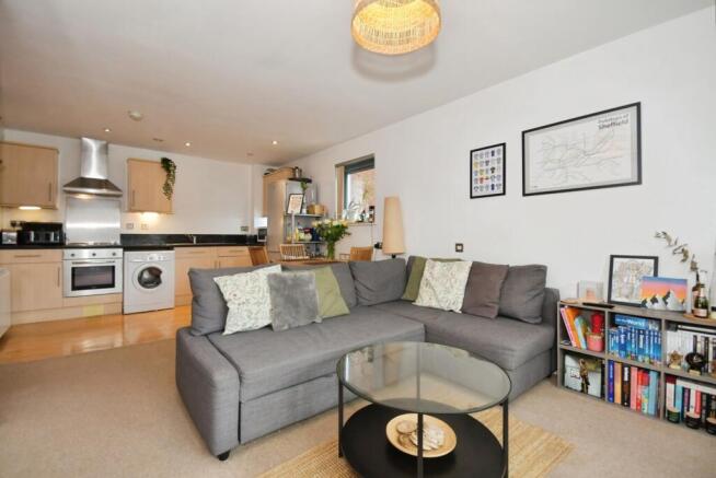 2 bed Apartment for sale Image 6