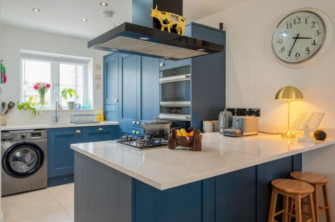 KITCHEN DINER AND LOUNGE