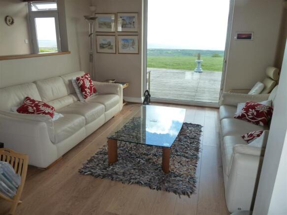 LOUNGE AREA