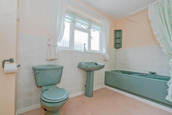 Rochester Way, Cannock WS12 3YH -18.jpg