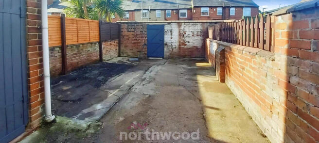 2 bed Terraced to rent Image 9
