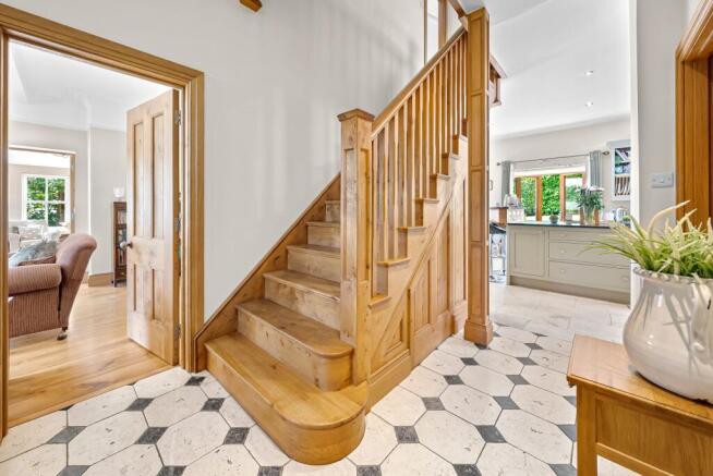 5 bed Detached for sale Image 4