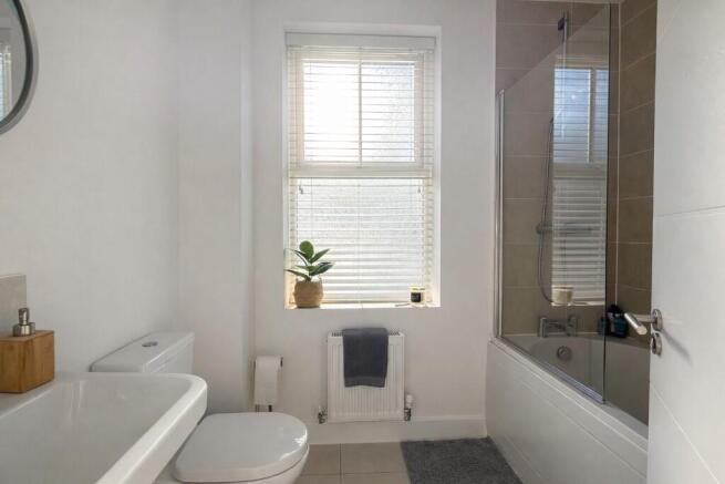 4 bed Semi-Detached for sale Image 8
