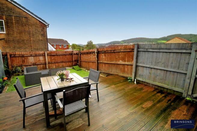 17. REAR GARDEN (1).jpg