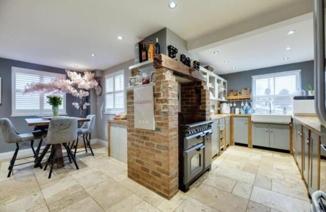4 bed Cottage for sale Image 8