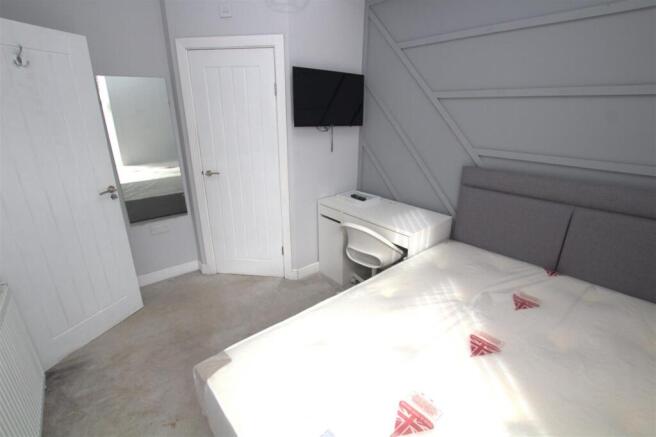 3 bed Terraced to rent Image 8
