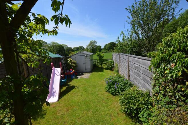 Countryside Views to Rear