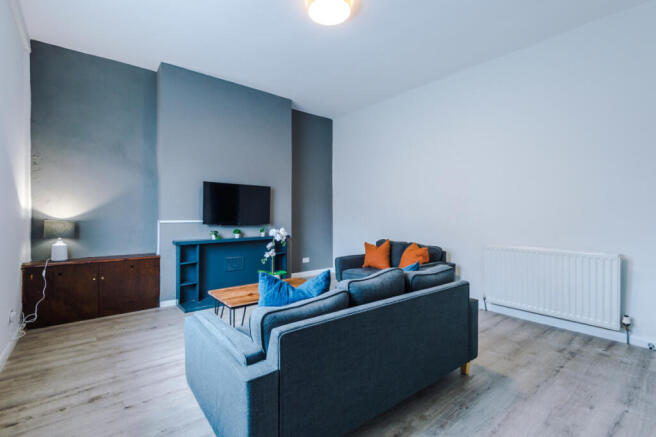 13 Stratford Road Living room 2